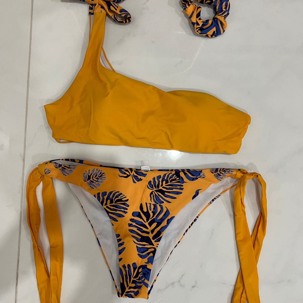 SHEIN Yellow and Blue One-Shoulder Bikini Set